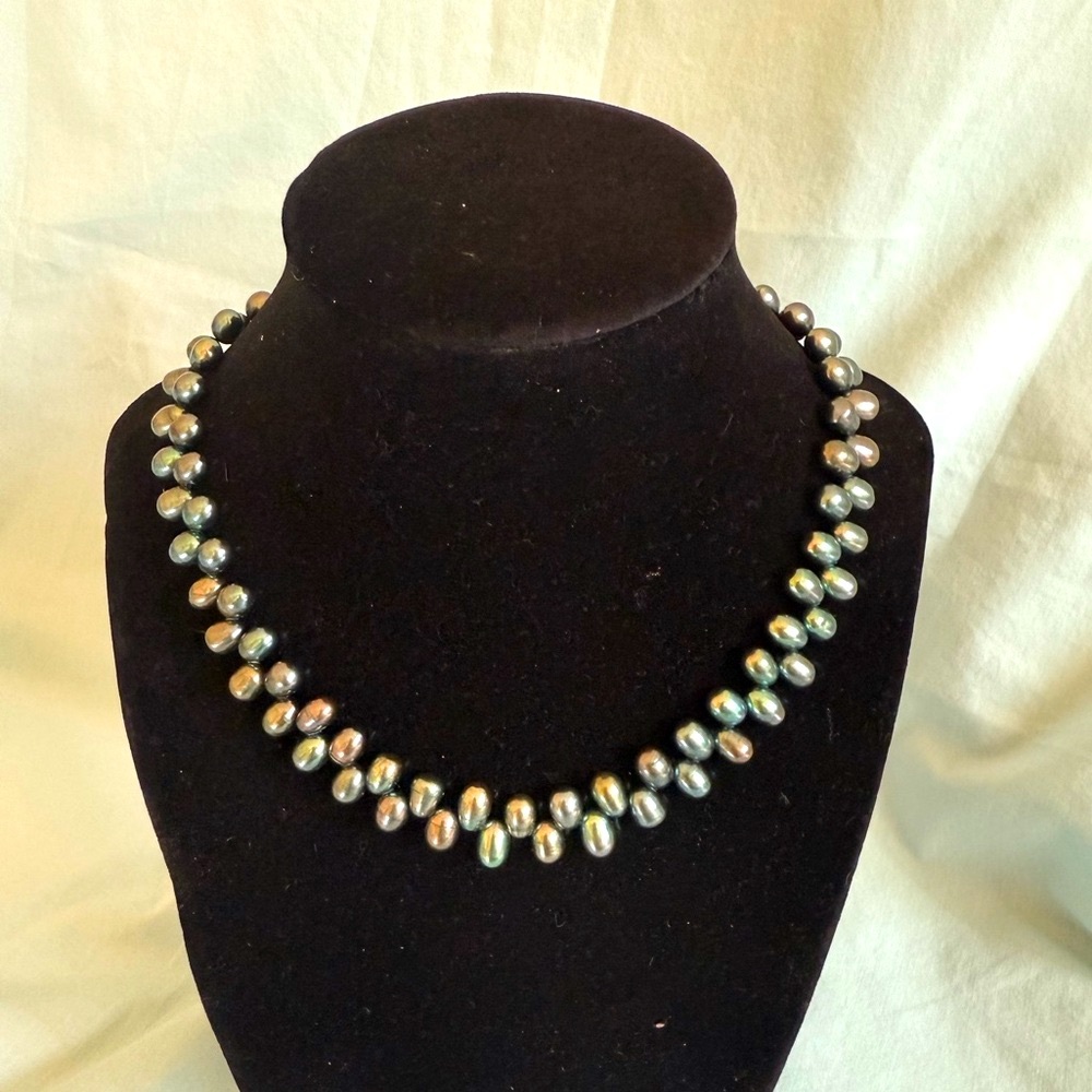 Vintage genuine pearl Peacock Green necklace 16 inch - Picture 2 of 12